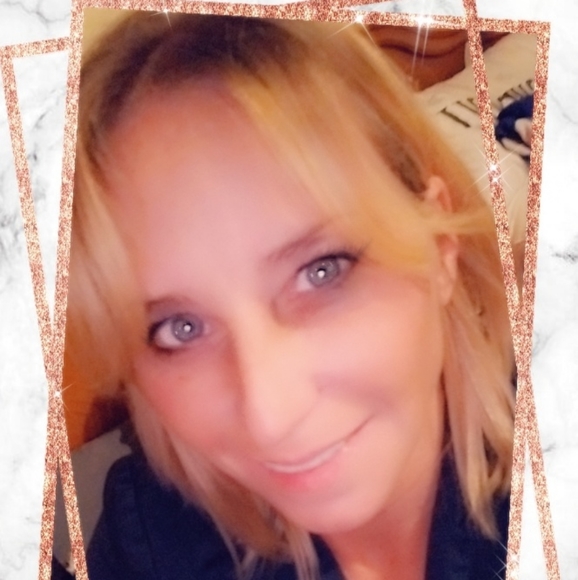 Meet your Posher, Beth - Picture 1 of 1